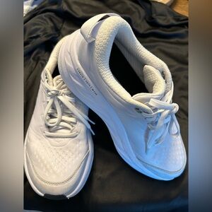 Hoka One One women’s gymnastic sneakers size 9 1/2. Nursing shoes.